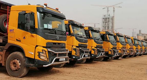 Un lot de 30 bennes à 4 essieux a été livré en partenariat avec SMT Sénégal