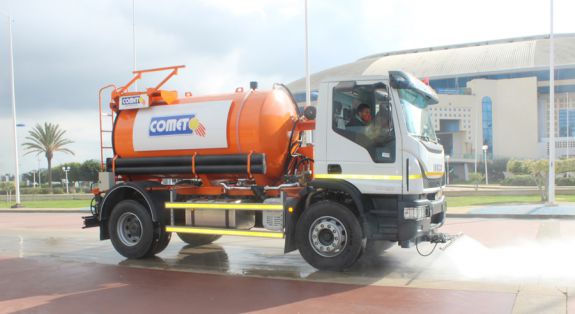 CITERNE ARROSEUSE SUR CAMION 