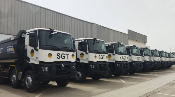 Remise des clés de 10 Renault Trucks K équipés de bennes COMET en Hardox