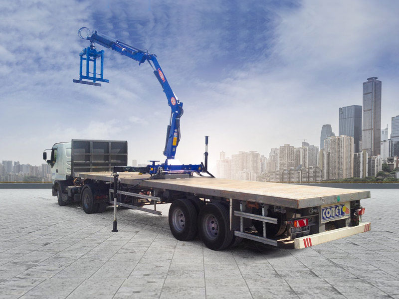 Camion plateau équipé de gru